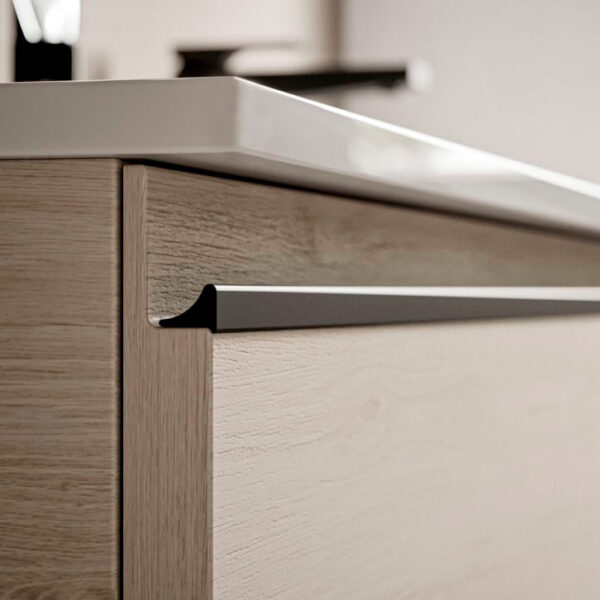 Contrasting handle profile